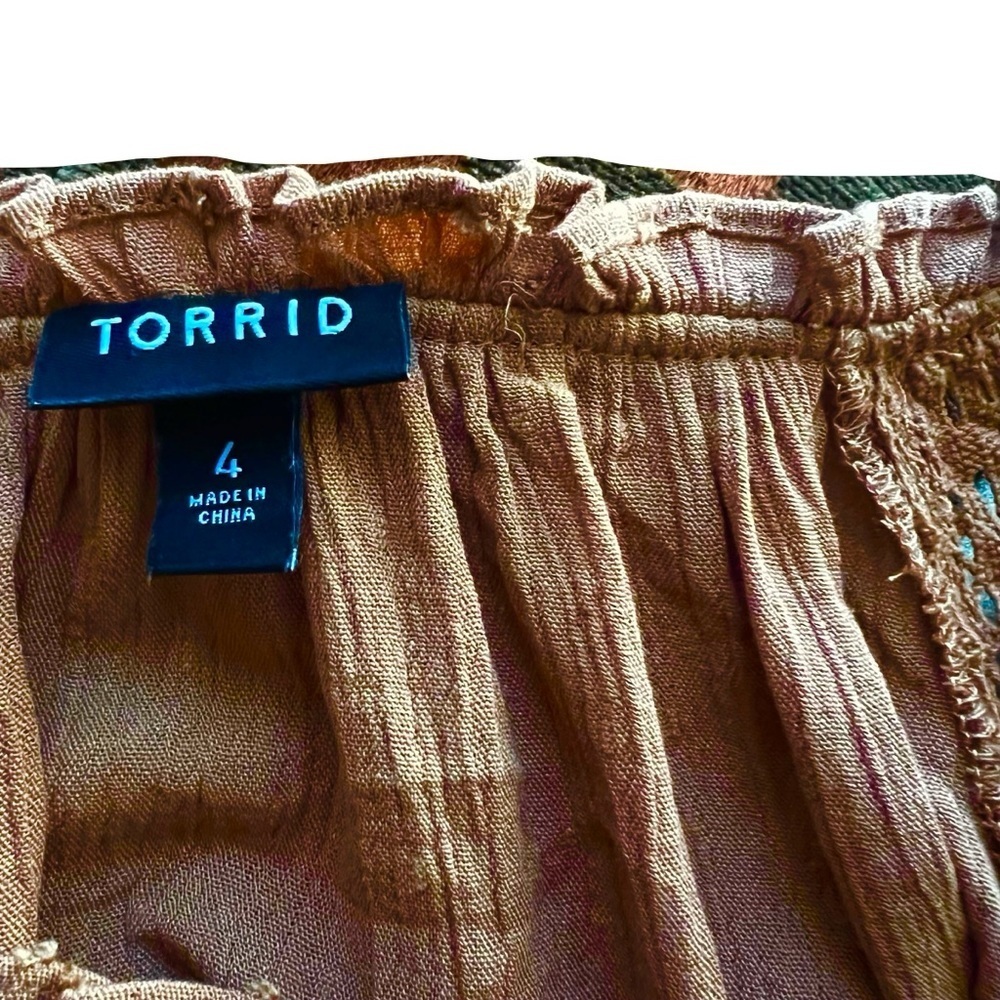 Torrid Boho Swis Dotted Rayon Blend Long Billowy Sleeves Blouse. Size 4 - Picture 6 of 8